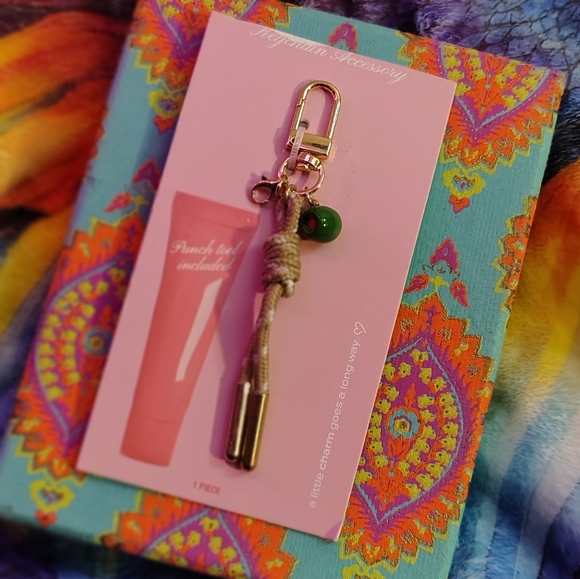 Lipgloss Keychain - Picture 5 of 5